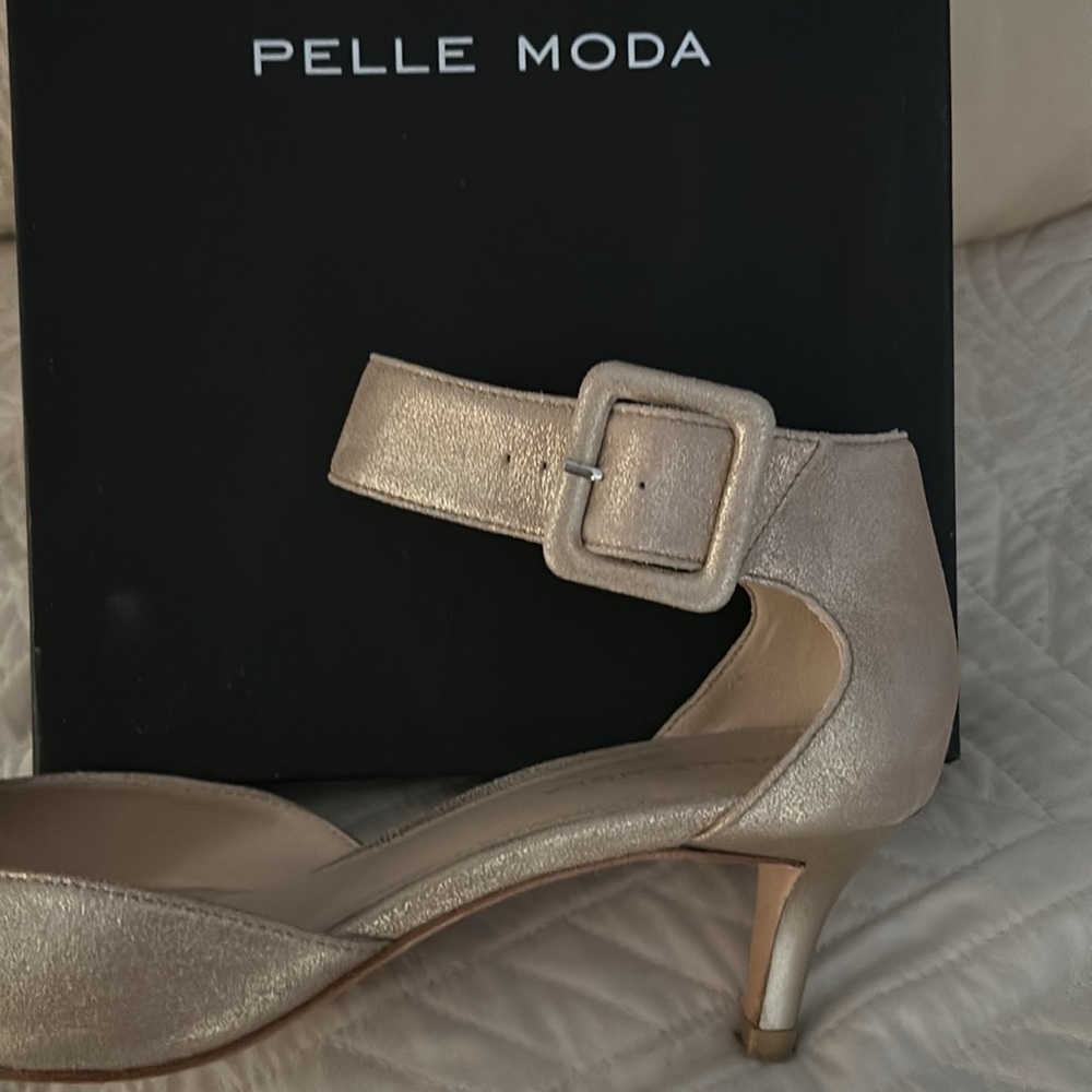 Metallic Gold pumps